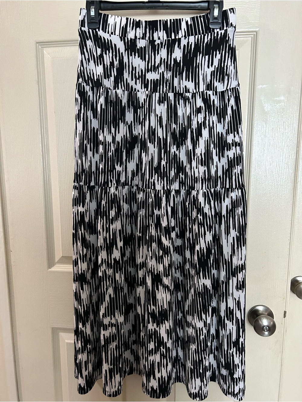 Simply Vera Vera Wang Black & White Abstract Tiered Maxi Skirt